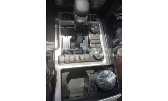 Acheter Import Voiture Toyota Land Cruiser Marron à Import - Dubai, East Mahé Acheter Import Voiture Toyota Land Cruiser Marron à Import - Dubai, East Mahé