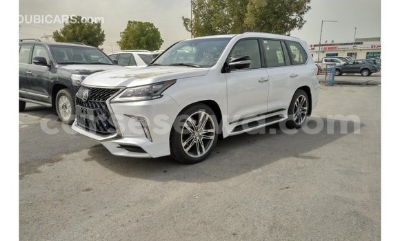 Acheter Import Voiture Lexus LX Blanc à Import - Dubai, East Mahé Acheter Import Voiture Lexus LX Blanc à Import - Dubai, East Mahé
