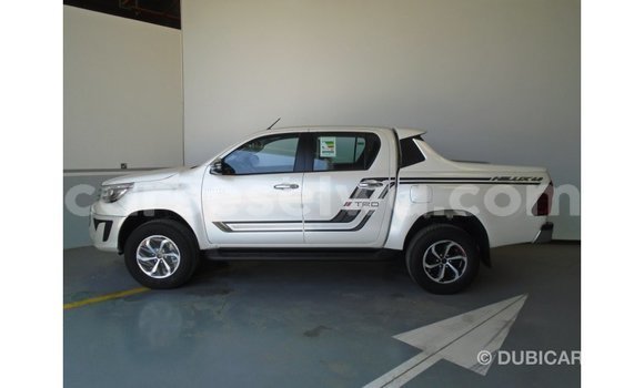 Acheter Import Voiture Toyota Hilux Blanc à Import - Dubai, East Mahé Acheter Import Voiture Toyota Hilux Blanc à Import - Dubai, East Mahé