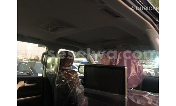 Acheter Import Voiture Toyota Land Cruiser Noir à Import - Dubai, East Mahé Acheter Import Voiture Toyota Land Cruiser Noir à Import - Dubai, East Mahé