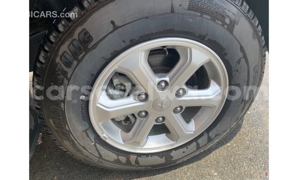 Acheter Import Voiture Mitsubishi L200 Noir à Import - Dubai, East Mahé Acheter Import Voiture Mitsubishi L200 Noir à Import - Dubai, East Mahé