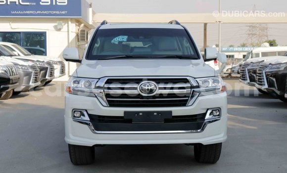Buy Import Toyota Land Cruiser White Car in Import - Dubai in East Mahé Buy Import Toyota Land Cruiser White Car in Import - Dubai in East Mahé