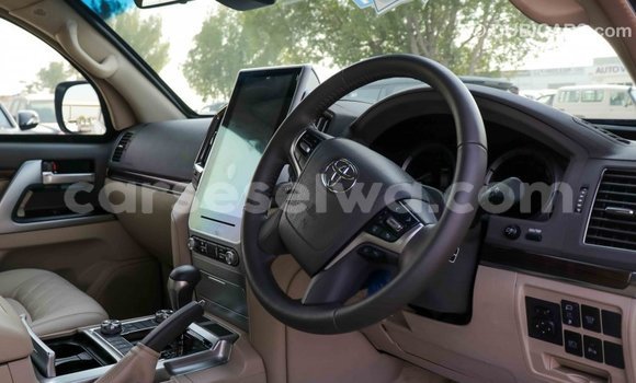 Buy Import Toyota Land Cruiser White Car in Import - Dubai in East Mahé Buy Import Toyota Land Cruiser White Car in Import - Dubai in East Mahé