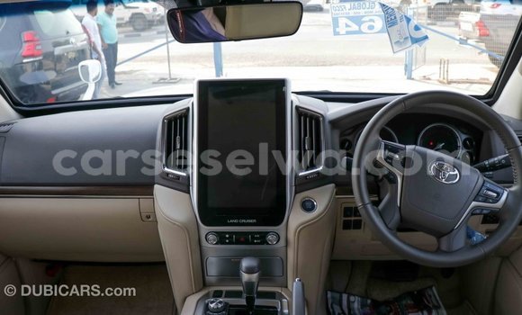 Buy Import Toyota Land Cruiser White Car in Import - Dubai in East Mahé Buy Import Toyota Land Cruiser White Car in Import - Dubai in East Mahé