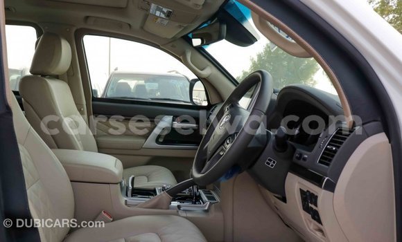 Buy Import Toyota Land Cruiser White Car in Import - Dubai in East Mahé Buy Import Toyota Land Cruiser White Car in Import - Dubai in East Mahé