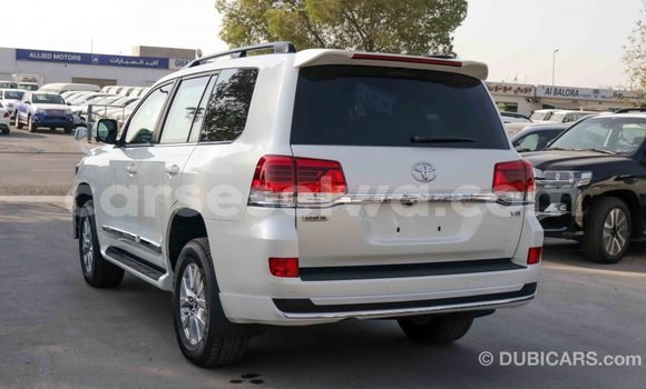 Buy Import Toyota Land Cruiser White Car in Import - Dubai in East Mahé Buy Import Toyota Land Cruiser White Car in Import - Dubai in East Mahé