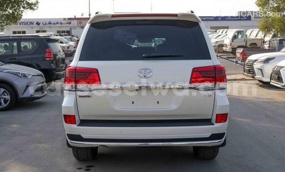 Buy Import Toyota Land Cruiser White Car in Import - Dubai in East Mahé Buy Import Toyota Land Cruiser White Car in Import - Dubai in East Mahé