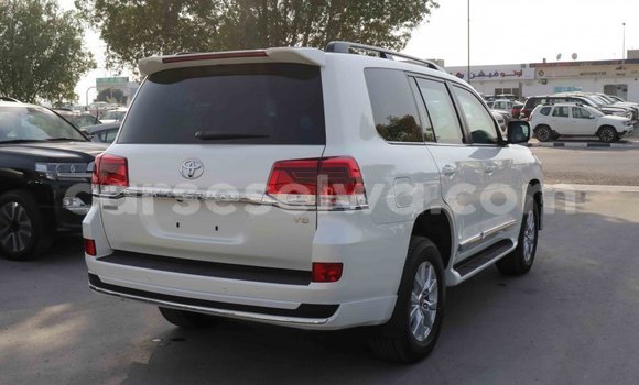 Buy Import Toyota Land Cruiser White Car in Import - Dubai in East Mahé Buy Import Toyota Land Cruiser White Car in Import - Dubai in East Mahé