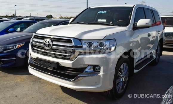 Acheter Import Voiture Toyota Land Cruiser Blanc à Import - Dubai, East Mahé Acheter Import Voiture Toyota Land Cruiser Blanc à Import - Dubai, East Mahé