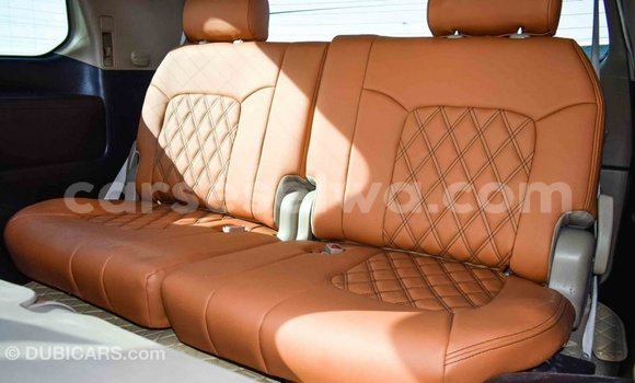 Acheter Import Voiture Toyota Land Cruiser Blanc à Import - Dubai, East Mahé Acheter Import Voiture Toyota Land Cruiser Blanc à Import - Dubai, East Mahé