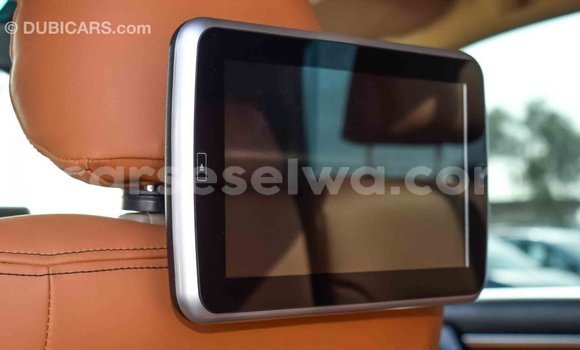 Acheter Import Voiture Toyota Land Cruiser Blanc à Import - Dubai, East Mahé Acheter Import Voiture Toyota Land Cruiser Blanc à Import - Dubai, East Mahé