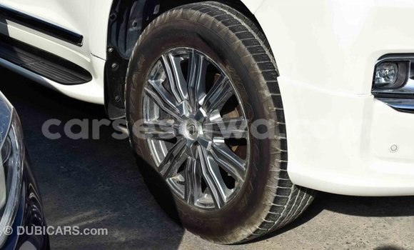 Acheter Import Voiture Toyota Land Cruiser Blanc à Import - Dubai, East Mahé Acheter Import Voiture Toyota Land Cruiser Blanc à Import - Dubai, East Mahé