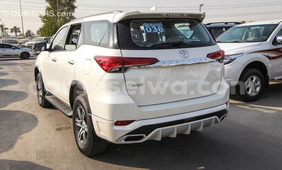 Acheter Import Voiture Toyota Fortuner Blanc à Import - Dubai, East Mahé Acheter Import Voiture Toyota Fortuner Blanc à Import - Dubai, East Mahé