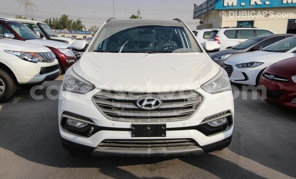 Acheter Import Voiture Hyundai Santa Fe Blanc à Import - Dubai, East Mahé Acheter Import Voiture Hyundai Santa Fe Blanc à Import - Dubai, East Mahé