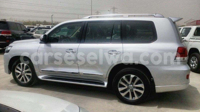 Big with watermark toyota land cruiser east mah%c3%a9 import dubai 4857
