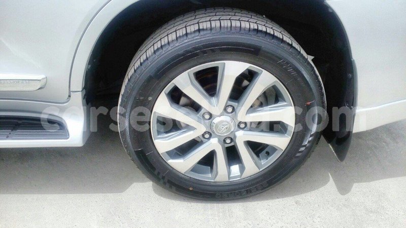 Big with watermark toyota land cruiser east mah%c3%a9 import dubai 4857