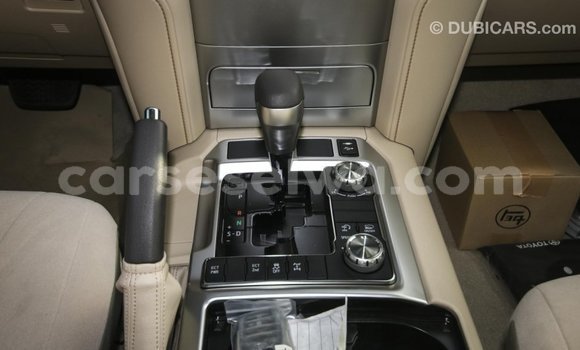 Acheter Import Voiture Toyota Land Cruiser Noir à Import - Dubai, East Mahé Acheter Import Voiture Toyota Land Cruiser Noir à Import - Dubai, East Mahé