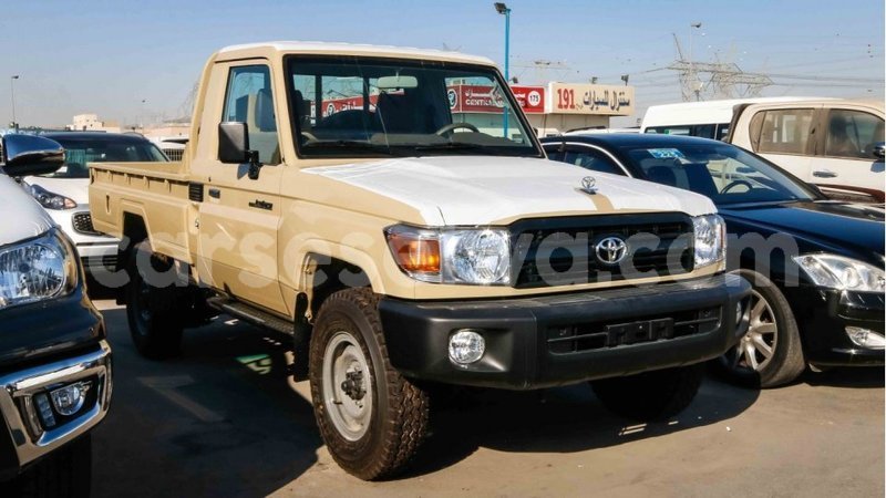 Big with watermark toyota land cruiser east mah%c3%a9 import dubai 4861