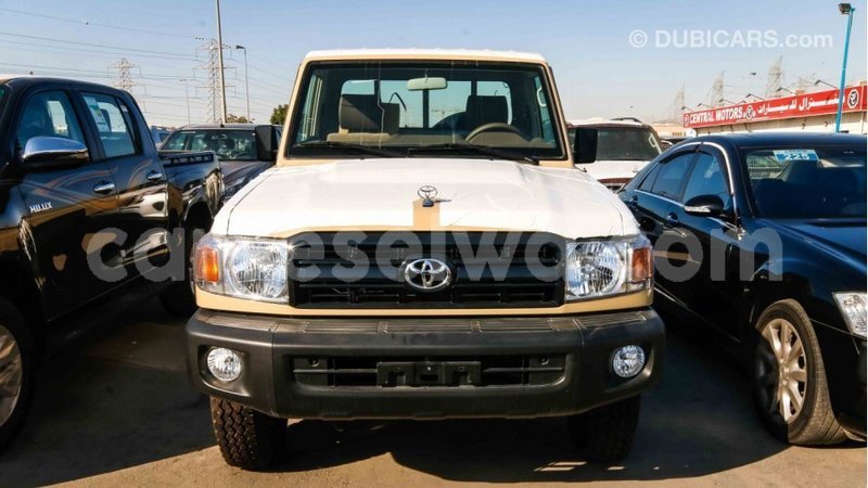 Big with watermark toyota land cruiser east mah%c3%a9 import dubai 4861