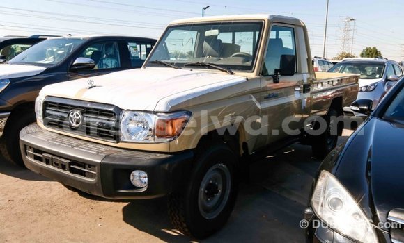 Acheter Import Voiture Toyota Land Cruiser Beige à Import - Dubai, East Mahé Acheter Import Voiture Toyota Land Cruiser Beige à Import - Dubai, East Mahé