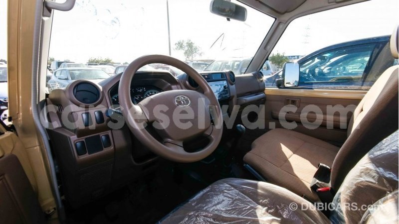Big with watermark toyota land cruiser east mah%c3%a9 import dubai 4861