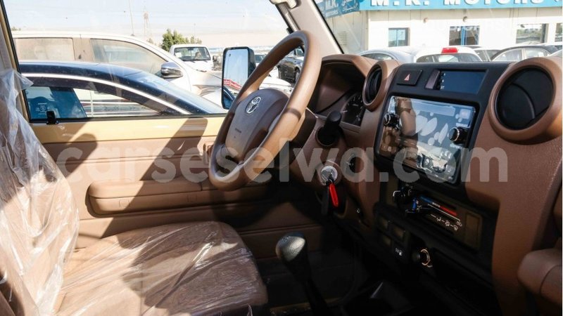 Big with watermark toyota land cruiser east mah%c3%a9 import dubai 4861