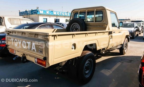 Acheter Import Voiture Toyota Land Cruiser Beige à Import - Dubai, East Mahé Acheter Import Voiture Toyota Land Cruiser Beige à Import - Dubai, East Mahé
