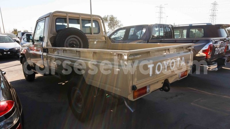Big with watermark toyota land cruiser east mah%c3%a9 import dubai 4861