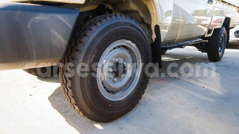 Big with watermark toyota land cruiser east mah%c3%a9 import dubai 4861
