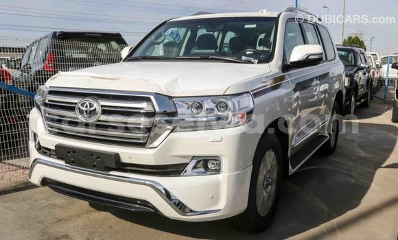 Acheter Import Voiture Toyota Land Cruiser Blanc à Import - Dubai, East Mahé Acheter Import Voiture Toyota Land Cruiser Blanc à Import - Dubai, East Mahé