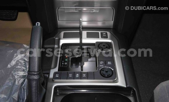 Acheter Import Voiture Toyota Land Cruiser Blanc à Import - Dubai, East Mahé Acheter Import Voiture Toyota Land Cruiser Blanc à Import - Dubai, East Mahé