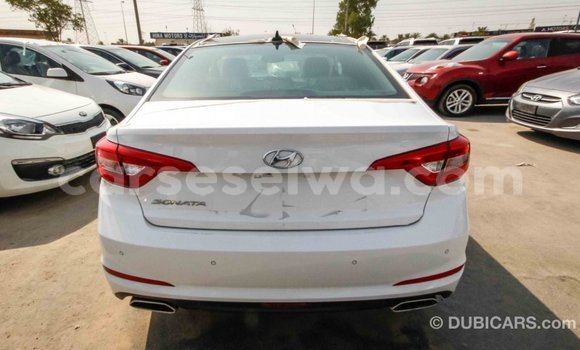 Acheter Import Voiture Hyundai Sonata Blanc à Import - Dubai, East Mahé Acheter Import Voiture Hyundai Sonata Blanc à Import - Dubai, East Mahé