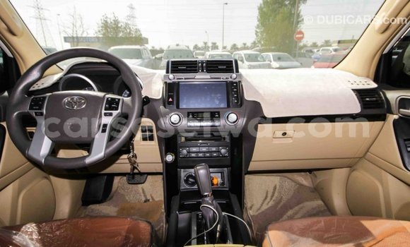 Acheter Import Voiture Toyota Prado Blanc à Import - Dubai, East Mahé Acheter Import Voiture Toyota Prado Blanc à Import - Dubai, East Mahé