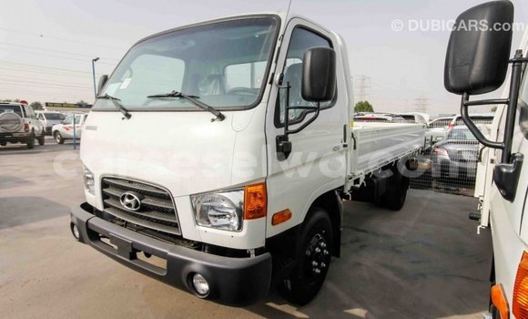 Acheter Import Voiture Hyundai Accent Blanc à Import - Dubai, East Mahé Acheter Import Voiture Hyundai Accent Blanc à Import - Dubai, East Mahé