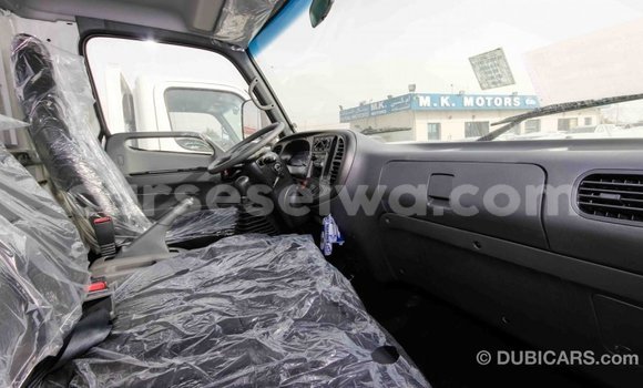 Acheter Import Voiture Hyundai Accent Blanc à Import - Dubai, East Mahé Acheter Import Voiture Hyundai Accent Blanc à Import - Dubai, East Mahé