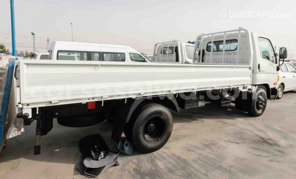 Acheter Import Voiture Hyundai Accent Blanc à Import - Dubai, East Mahé Acheter Import Voiture Hyundai Accent Blanc à Import - Dubai, East Mahé