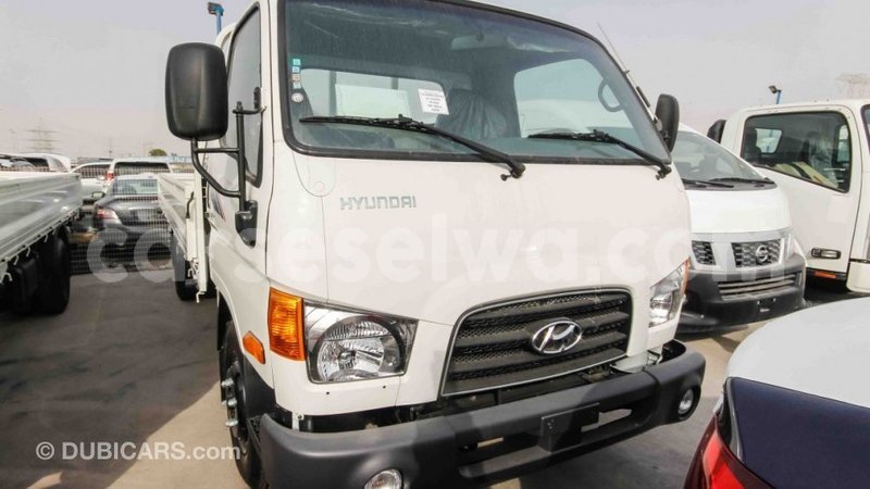 Big with watermark hyundai accent east mah%c3%a9 import dubai 4875