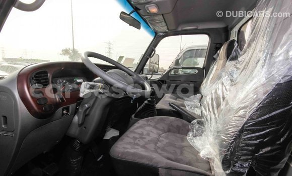 Acheter Import Voiture Hyundai Accent Blanc à Import - Dubai, East Mahé Acheter Import Voiture Hyundai Accent Blanc à Import - Dubai, East Mahé