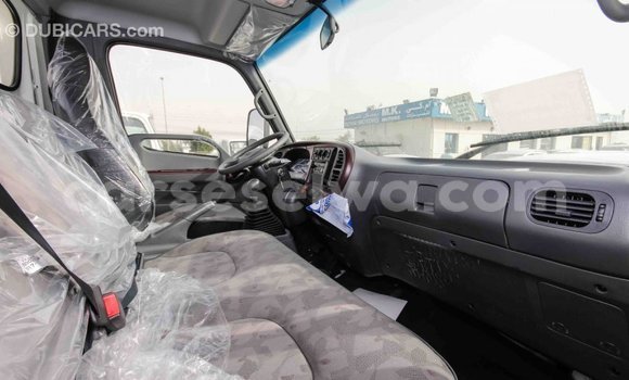 Acheter Import Voiture Hyundai Accent Blanc à Import - Dubai, East Mahé Acheter Import Voiture Hyundai Accent Blanc à Import - Dubai, East Mahé