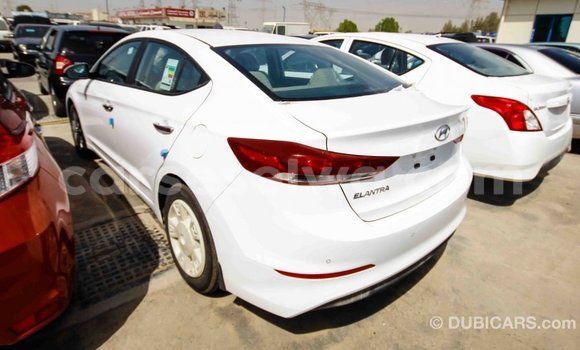 Acheter Import Voiture Hyundai Elantra Blanc à Import - Dubai, East Mahé Acheter Import Voiture Hyundai Elantra Blanc à Import - Dubai, East Mahé