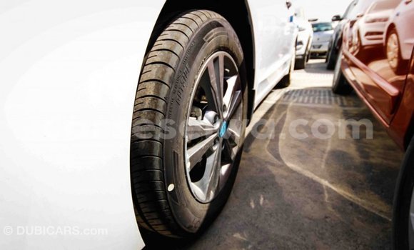 Acheter Import Voiture Hyundai Elantra Blanc à Import - Dubai, East Mahé Acheter Import Voiture Hyundai Elantra Blanc à Import - Dubai, East Mahé