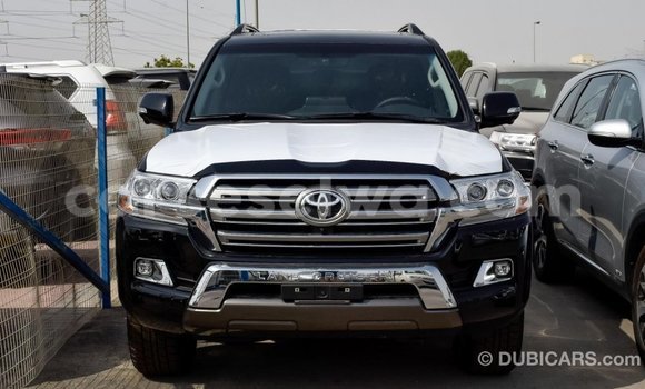 Acheter Import Voiture Toyota Land Cruiser Noir à Import - Dubai, East Mahé Acheter Import Voiture Toyota Land Cruiser Noir à Import - Dubai, East Mahé