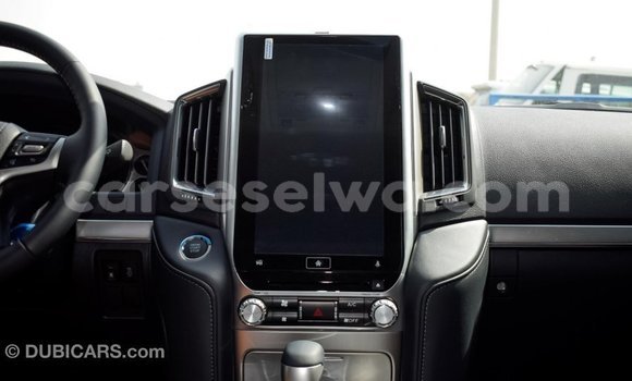 Acheter Import Voiture Toyota Land Cruiser Noir à Import - Dubai, East Mahé Acheter Import Voiture Toyota Land Cruiser Noir à Import - Dubai, East Mahé