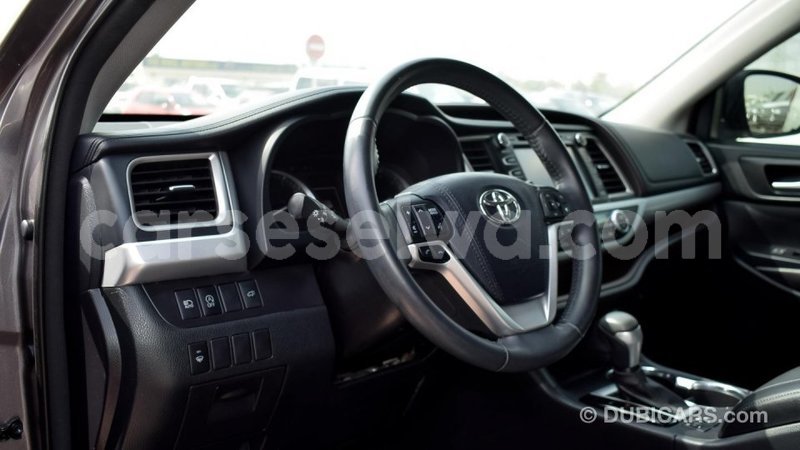 Big with watermark toyota highlander east mah%c3%a9 import dubai 4887