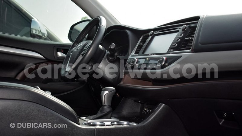 Big with watermark toyota highlander east mah%c3%a9 import dubai 4887