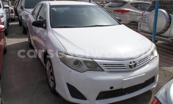 Acheter Import Voiture Toyota Camry Blanc à Import - Dubai, East Mahé Acheter Import Voiture Toyota Camry Blanc à Import - Dubai, East Mahé