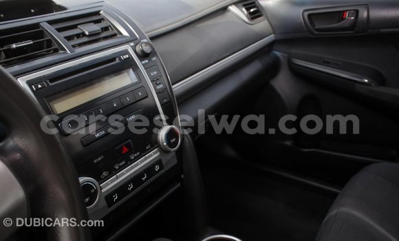 Acheter Import Voiture Toyota Camry Blanc à Import - Dubai, East Mahé Acheter Import Voiture Toyota Camry Blanc à Import - Dubai, East Mahé