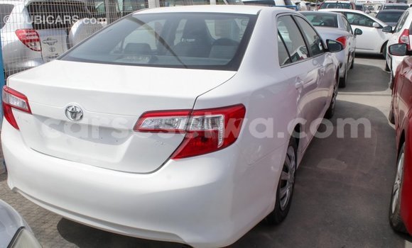 Acheter Import Voiture Toyota Camry Blanc à Import - Dubai, East Mahé Acheter Import Voiture Toyota Camry Blanc à Import - Dubai, East Mahé