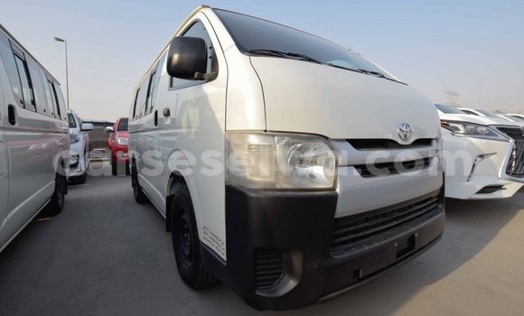 Acheter Import Voiture Toyota Hiace Blanc à Import - Dubai, East Mahé Acheter Import Voiture Toyota Hiace Blanc à Import - Dubai, East Mahé