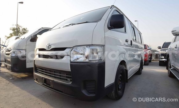 Acheter Import Voiture Toyota Hiace Blanc à Import - Dubai, East Mahé Acheter Import Voiture Toyota Hiace Blanc à Import - Dubai, East Mahé